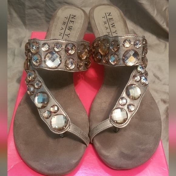 New York Transit Brown Bronze Toe Loop Wedge Sandals with Rhinestones. Size 10. - Picture 2 of 4